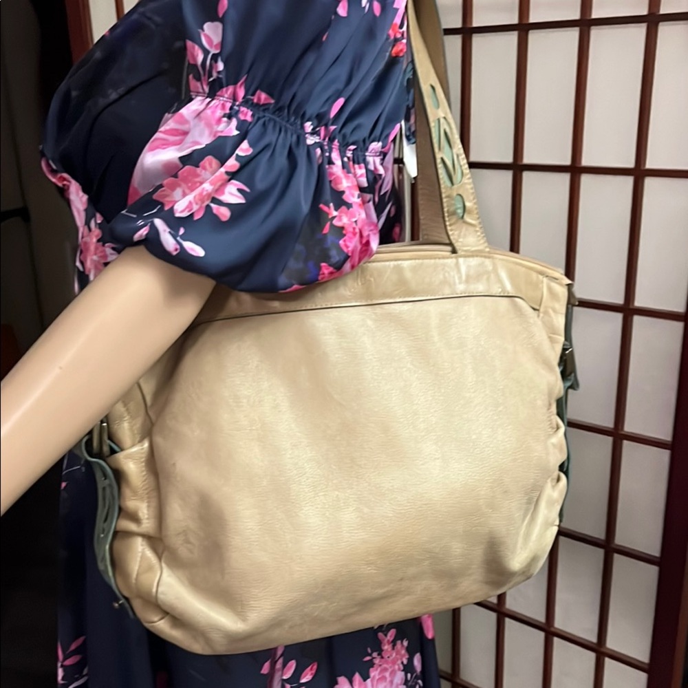 Velez Leather Shoulder Bag‎